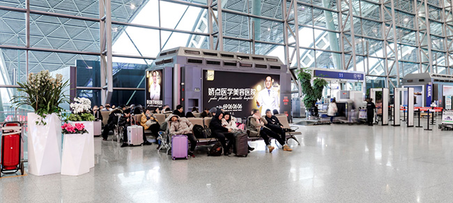成都机场国内出发罗盘灯箱