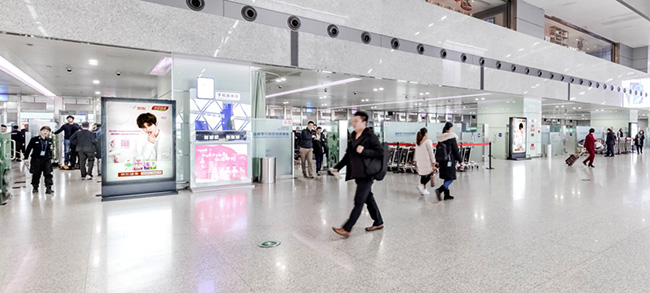 成都机场国内出发滚动灯箱