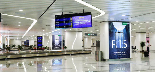 珠海机场一层行李提取厅双面灯箱