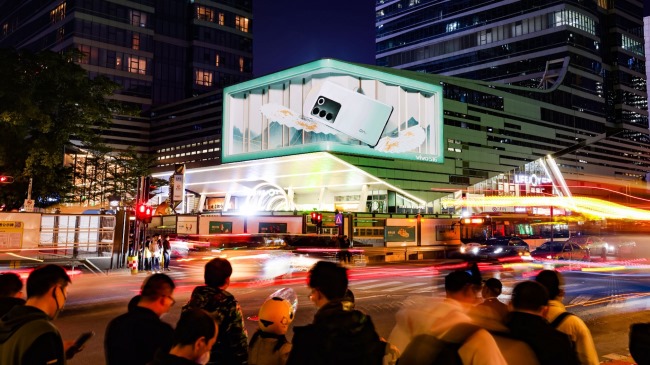 ​深圳南山科技园裸眼3D折角LED广告，深圳大屏广告价格中电长城大厦