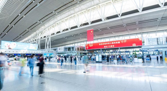 如何触达高价值受众？机场广告投放策略解析