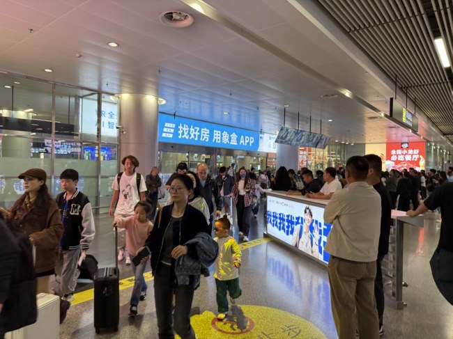 长沙机场T2到达出口横牌广告投放，长沙黄花机场广告价格