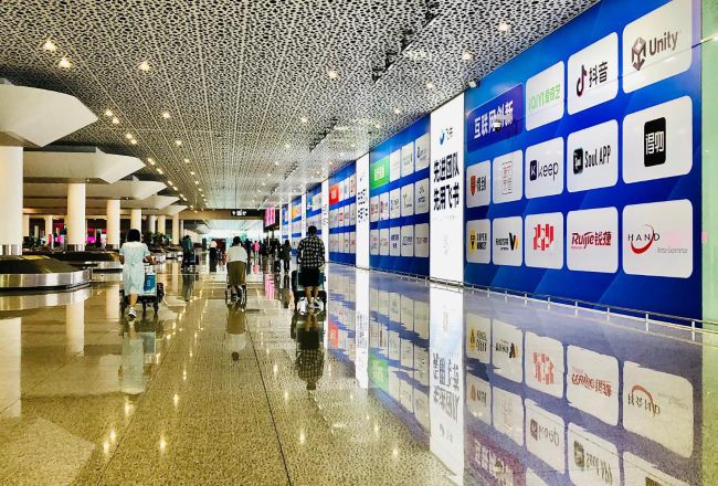 深圳机场广告：艺术与商业的完美结合