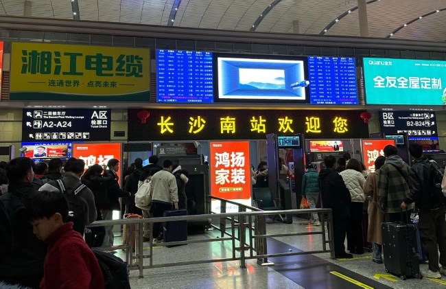 长沙南高铁站进站安检闸机口广告，长沙南站大屏广告价格