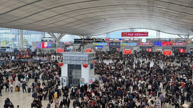 深圳北站候车大厅检票口上方LED，深圳北高铁大屏广告价格