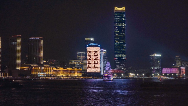 上海外滩国客中心浦江大屏广告投放，上海灯光秀LED广告价格
