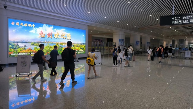 惠州北高铁站出站墙面灯箱广告投放，惠州北站大屏广告价格