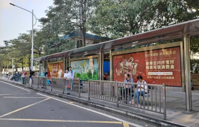 海口公交站台灯箱广告投放，海口巴士候车亭广告价格
