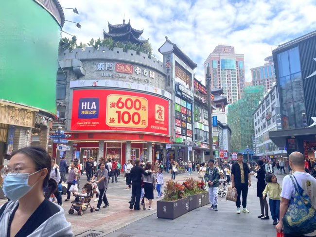 深圳东门步行街LED广告价格，深圳鸿展中心城LED大屏广告投放