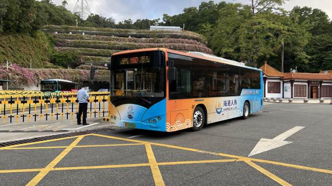 深圳公交车身广告：流动视窗的多维触达价值