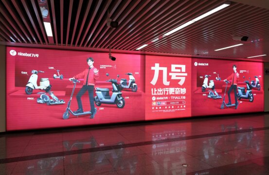 第一户外传媒-常州地铁超级灯箱广告