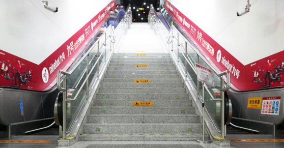 第一户外传媒-常州地铁扶梯贴广告