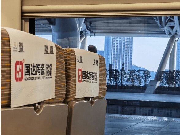 春运高铁列车头枕巾广告价格收费多少？高铁车厢座椅头巾广告案例