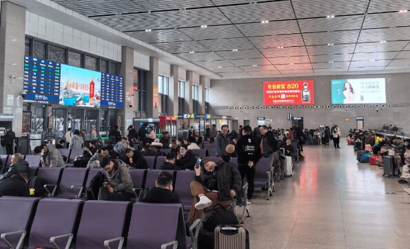 嘉兴南高铁站广告价格收费多少钱？嘉兴南站春运热门候车广告牌