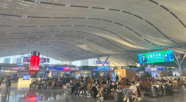 深圳北站大屏广告价格收费？深圳北高铁站春运候车热门吊顶LED广告