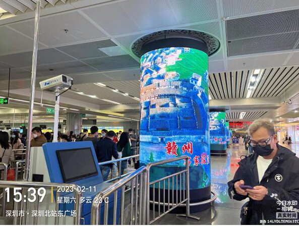 深圳北站换乘区包柱LED广告价格，文旅政府深圳北高铁站广告案例