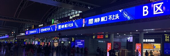 广州南站最大LED大屏广告价格？食品快消广州南站广告案例