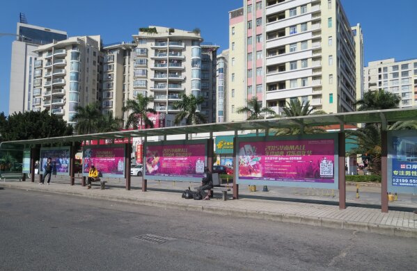 东莞公交候车亭广告价格多少钱？东莞公交站台广告灯箱尺寸？