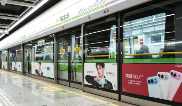 荣耀500手机-贵阳地铁广告