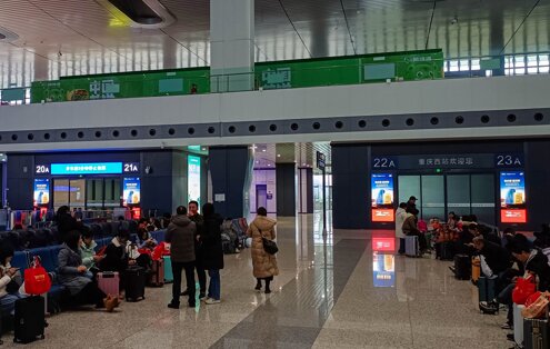 第一户外传媒-重庆西站候车大厅刷屏机