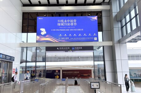 第一户外传媒-温州地铁顶流天幕广告