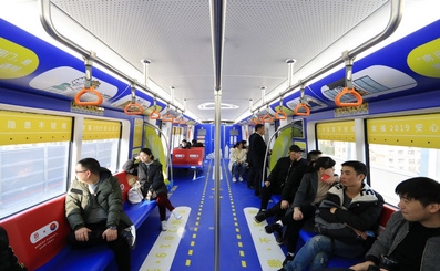 第一户外传媒-温州地铁创意内包车广告