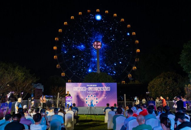 武汉城市浪漫地标摩天轮环形大屏的沉浸式展示策略