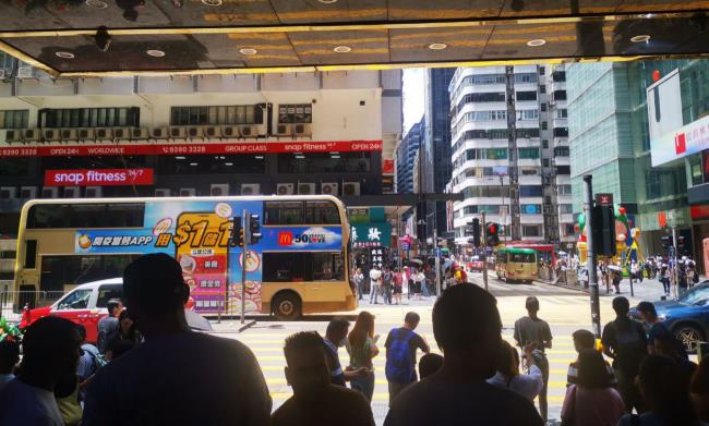 移动地标效应香港双层巴士车身广告深耕香港本地消费市场