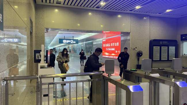 解析茂名站对抵达旅客实现首因效应的广告点位