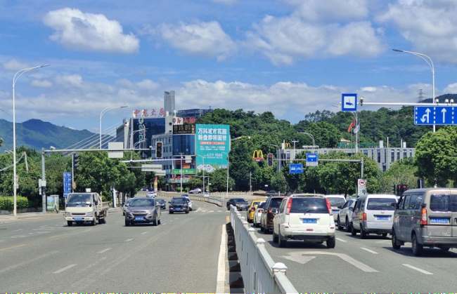 福州鼓楼洪甘路软件园出入口中龙大厦户外看板广告