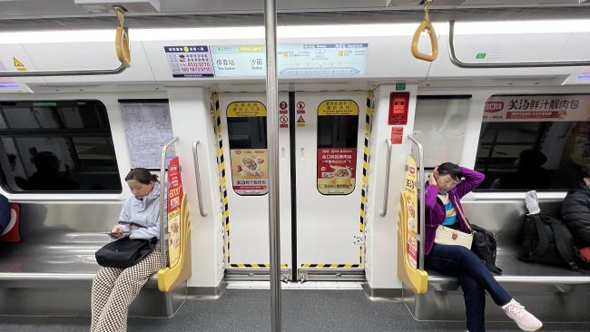 深圳地铁品牌内包车广告