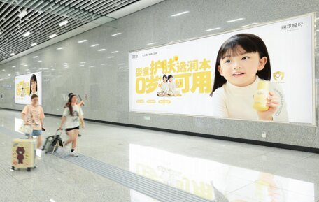 第一户外传媒-珠三角城际超级灯箱广告
