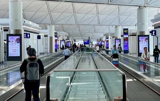 香港机场电子屏广告