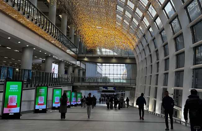 香港机场刷屏机广告