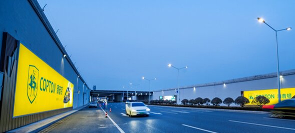 第一户外传媒-青岛胶东机场金航路进出机场下穿通道灯箱