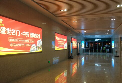 第一户外传媒-民权北站出站灯箱广告