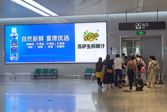 第一户外传媒-南通兴东机场行李大厅墙面灯箱