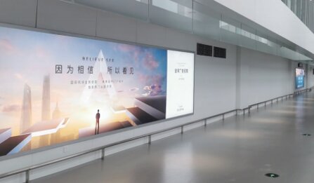 第一户外传媒-南通兴东机场国际到达夹层通道灯箱