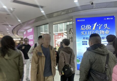 第一户外传媒-深圳莲塘口岸通道灯箱