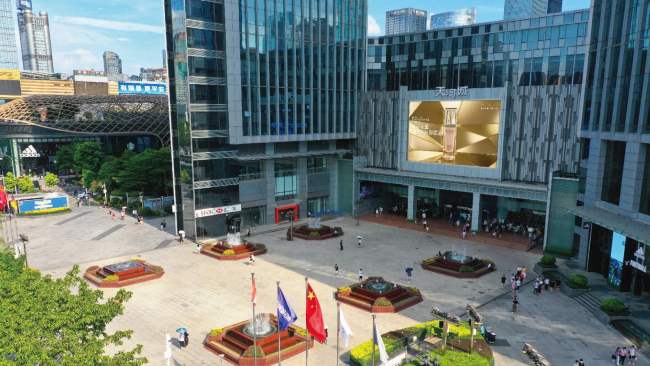 广州天河城北门 LED 大屏：华南商圈核心的视觉焦点