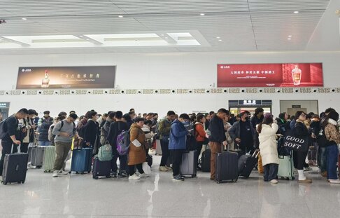 第一户外传媒-天府机场站候车大厅灯箱