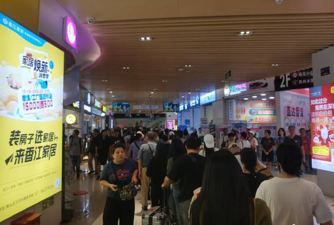 深圳莲塘口岸通道广告：深港跨境通勤的精准传播阵地