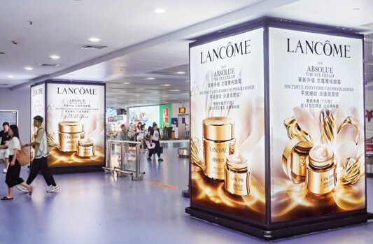 第一户外传媒-三亚凤凰机场T1国内到达行李厅包柱灯箱