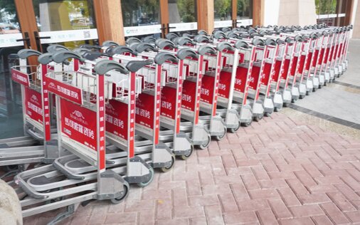 第一户外传媒-三亚凤凰机场手推车广告