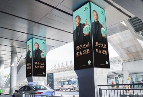 第一户外传媒-三亚凤凰机场综合楼南侧通道外侧包柱灯箱