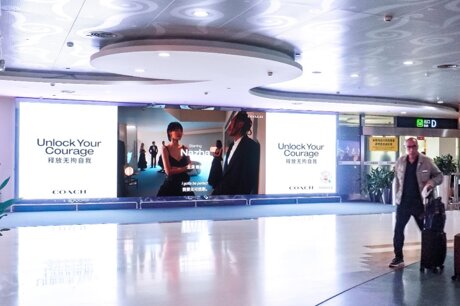 第一户外传媒-三亚凤凰机场T2国内到达行李厅出口LED屏