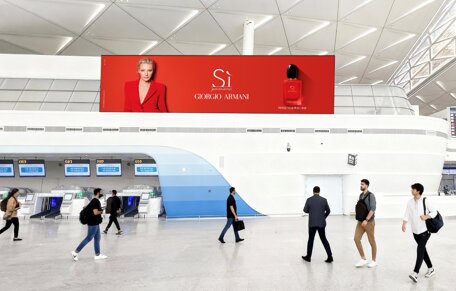 第一户外传媒-三亚凤凰机场T3航站楼二层国内出发办票大厅办票岛上方LED屏