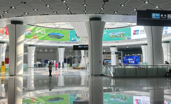 第一户外传媒-济南地铁中央商务区站LED大屏广告