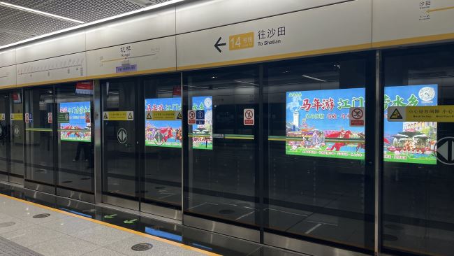 深圳地铁 3 连封灯箱：网络化布局的陪伴式传播载体