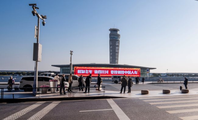 第一户外传媒-青岛胶东国际机场户外LED屏广告